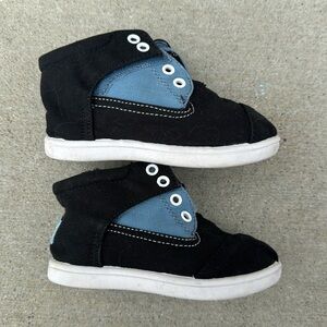 Tom’s Chuka Boot Black and Blue size 6 Toddler